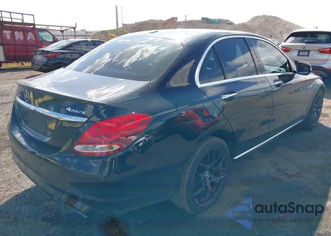 2018 Mercedes-Benz C 300 4Matic из США, поврежденный, VIN 55SWF4KB2JU280858